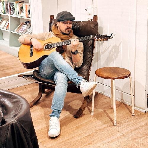 Guilherme Guitarrista/Pianista/Cantor